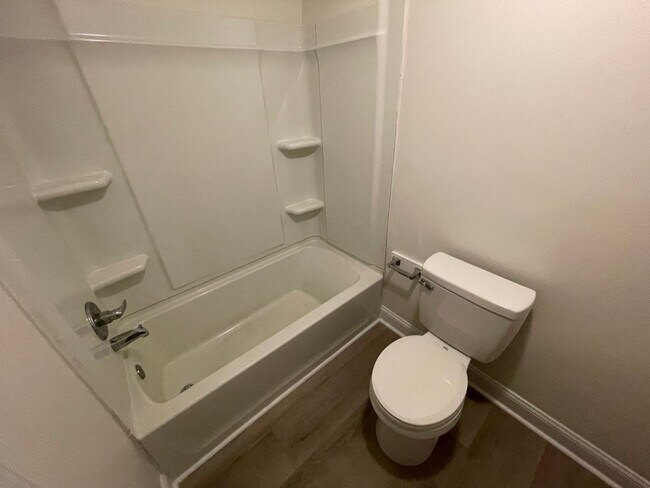 Building Photo - 402 S 10th St
