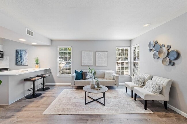 Building Photo - 7685 Northcross Dr