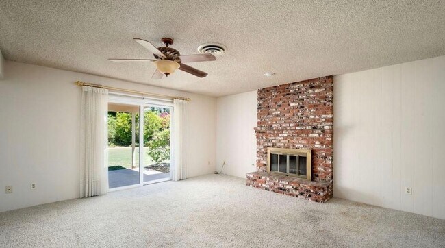 Building Photo - 6604 Cherrywood Ave