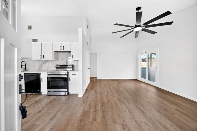 Building Photo - 24114 4 Sixes Ln
