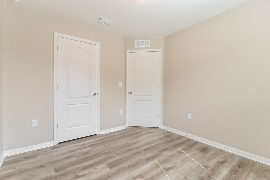 Building Photo - 6953 Redbay Dr