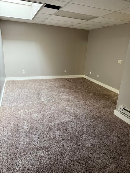 Living room - 120 N Meridian St