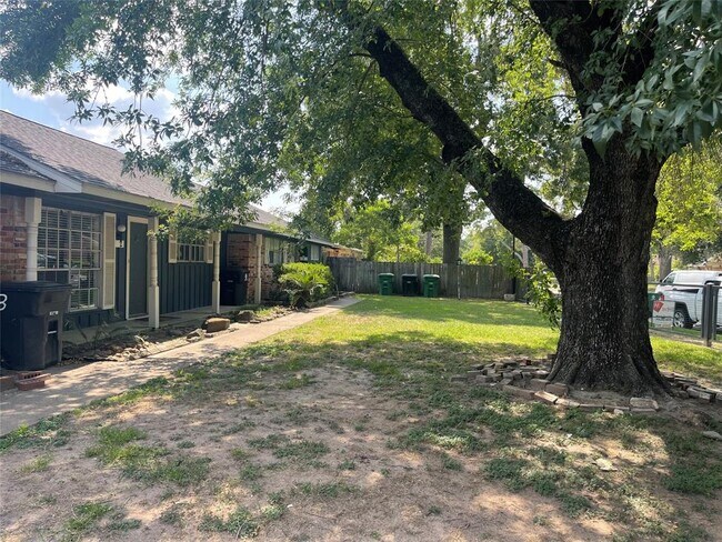 Building Photo - 9775 Pine Lake Dr