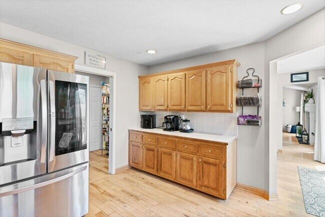 Building Photo - 840 E Gaslight Dr