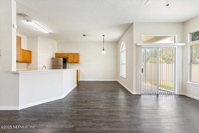 Building Photo - 700 Scarlet View Ct