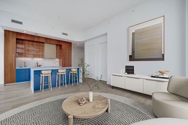 Building Photo - 2655 S Bayshore Dr