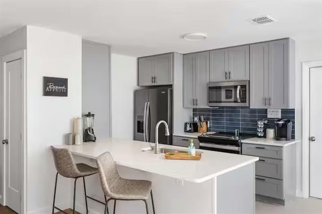 Building Photo - 3170 Golfing Green Dr