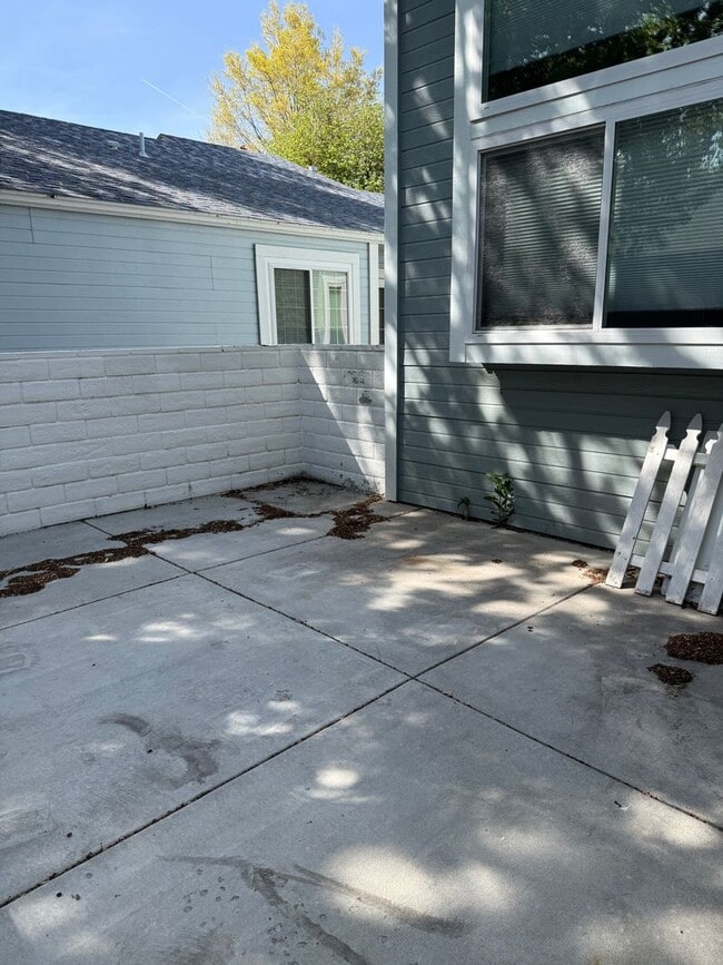 Building Photo - Crystal Lake Home For Rent
