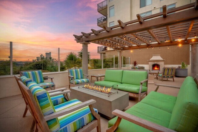 Building Photo - 1019 Costa Pacifica Way