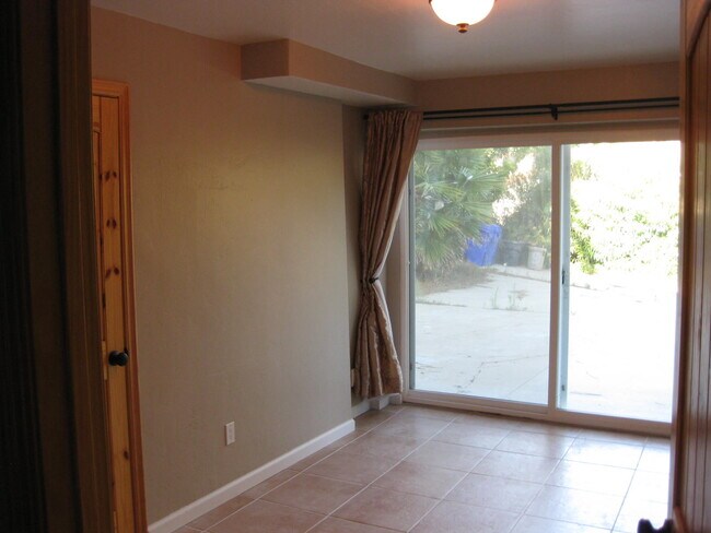 Building Photo - 2805 Fallbrook Ln