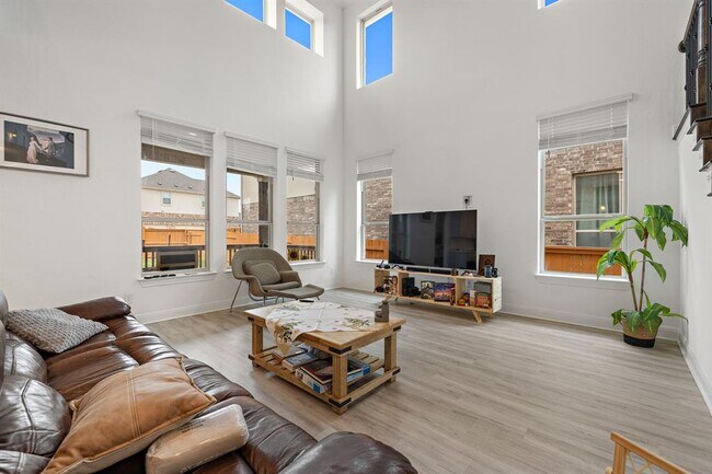 Building Photo - 2901 Oak Chase Cv