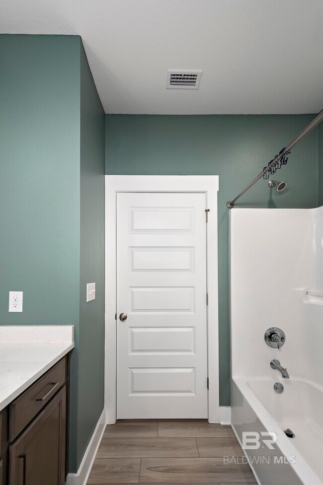 Building Photo - 231 Bronze St