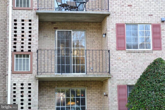 Building Photo - 1523 Colonial Dr
