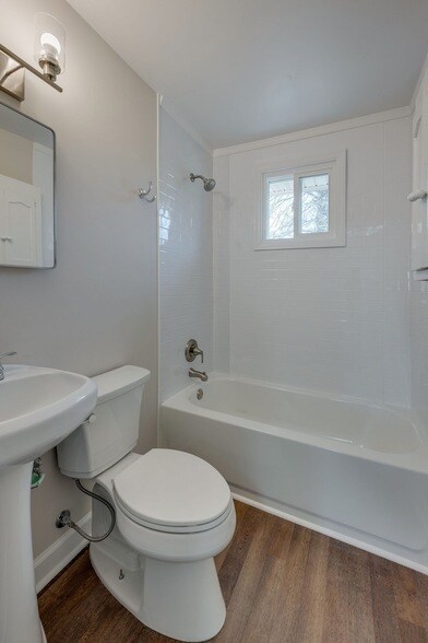 Building Photo - 405 Figuers Dr