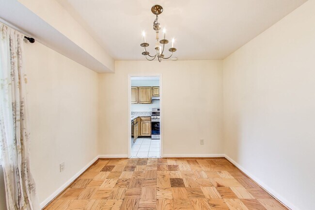 Building Photo - Spacious Parkside Condo with All Utilities...