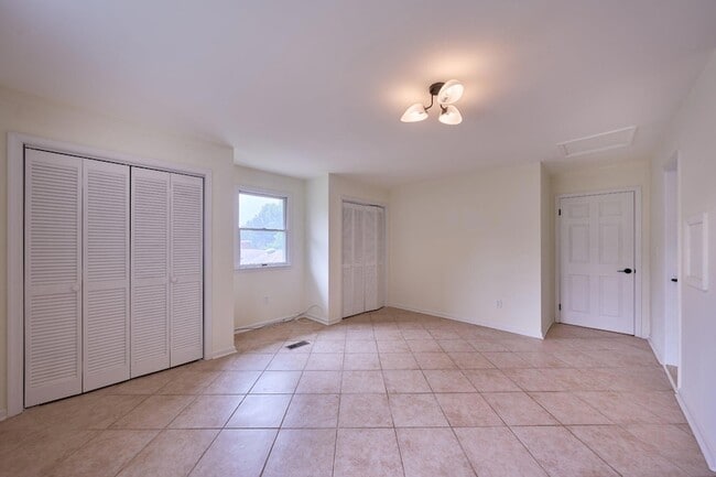 Building Photo - 2924 Gracefield Rd