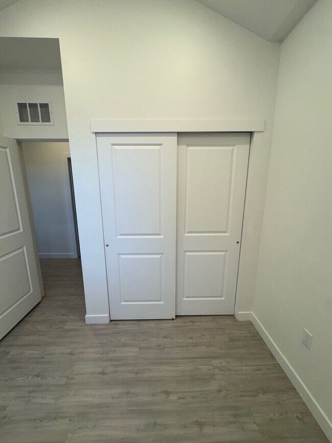 Building Photo - Move In Before School Starts! 4 Weeks Free + $0 Down Deposit OAC | 3 Bed Townhome in South Ogden