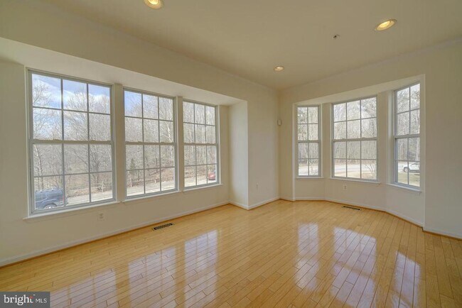 Building Photo - 9521 Woodyard Cir