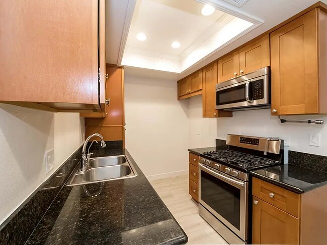 Building Photo - 431 S Kingsley Dr