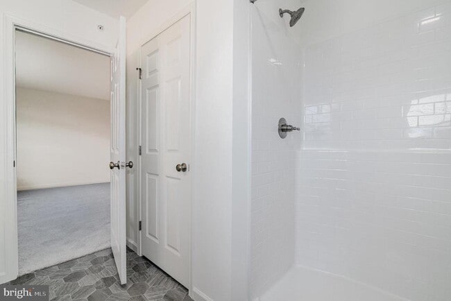 Building Photo - 7851 Briarwood Dr