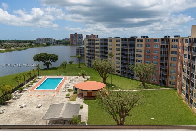 Building Photo - 1750 NE 191st St