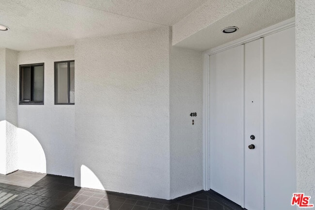 Building Photo - 2102 Century Park Ln