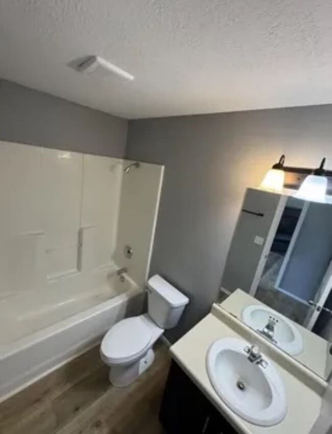 Building Photo - 5 bed/3 bath house