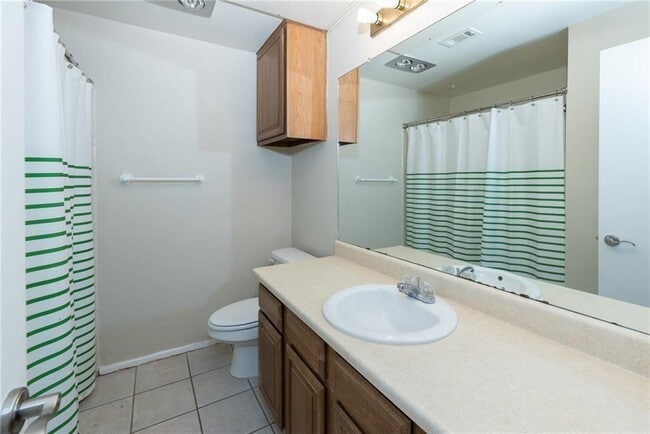 Building Photo - 806 W 24th St