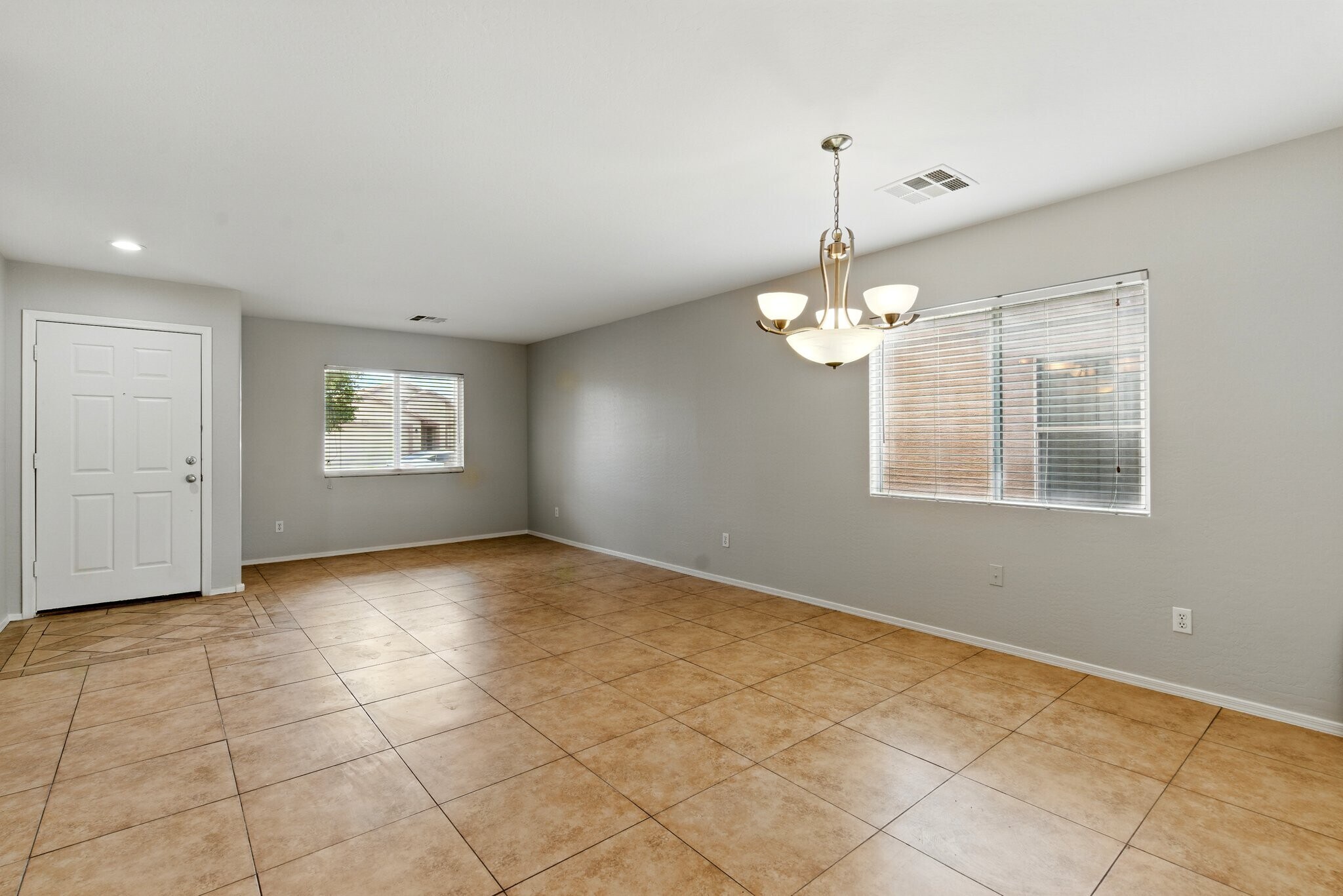 Building Photo - 11546 W Schleifer Dr