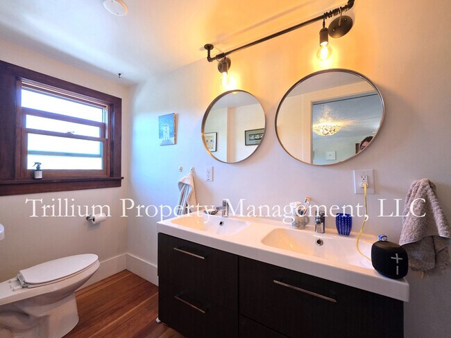Building Photo - 3015 NE 67th Ave