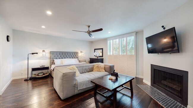 Building Photo - 360 S Orange Grove Blvd