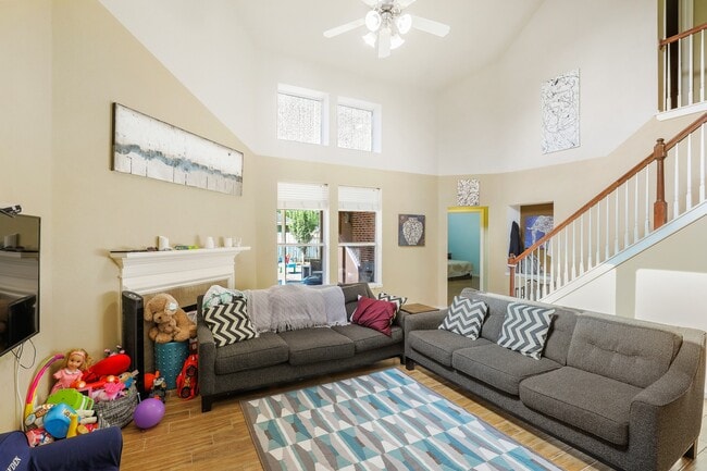 Building Photo - 17611 Haywood Oaks Dr