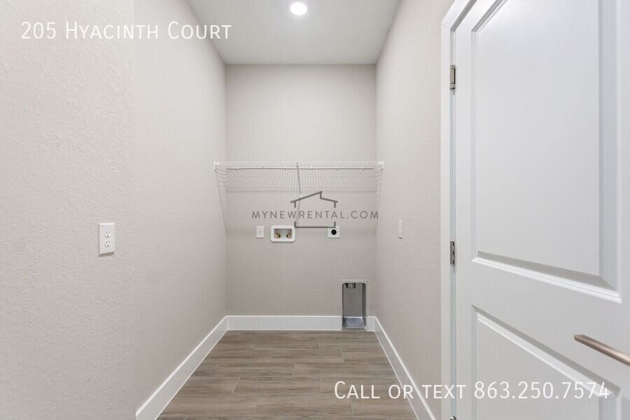 Building Photo - 205 Hyacinth Ct