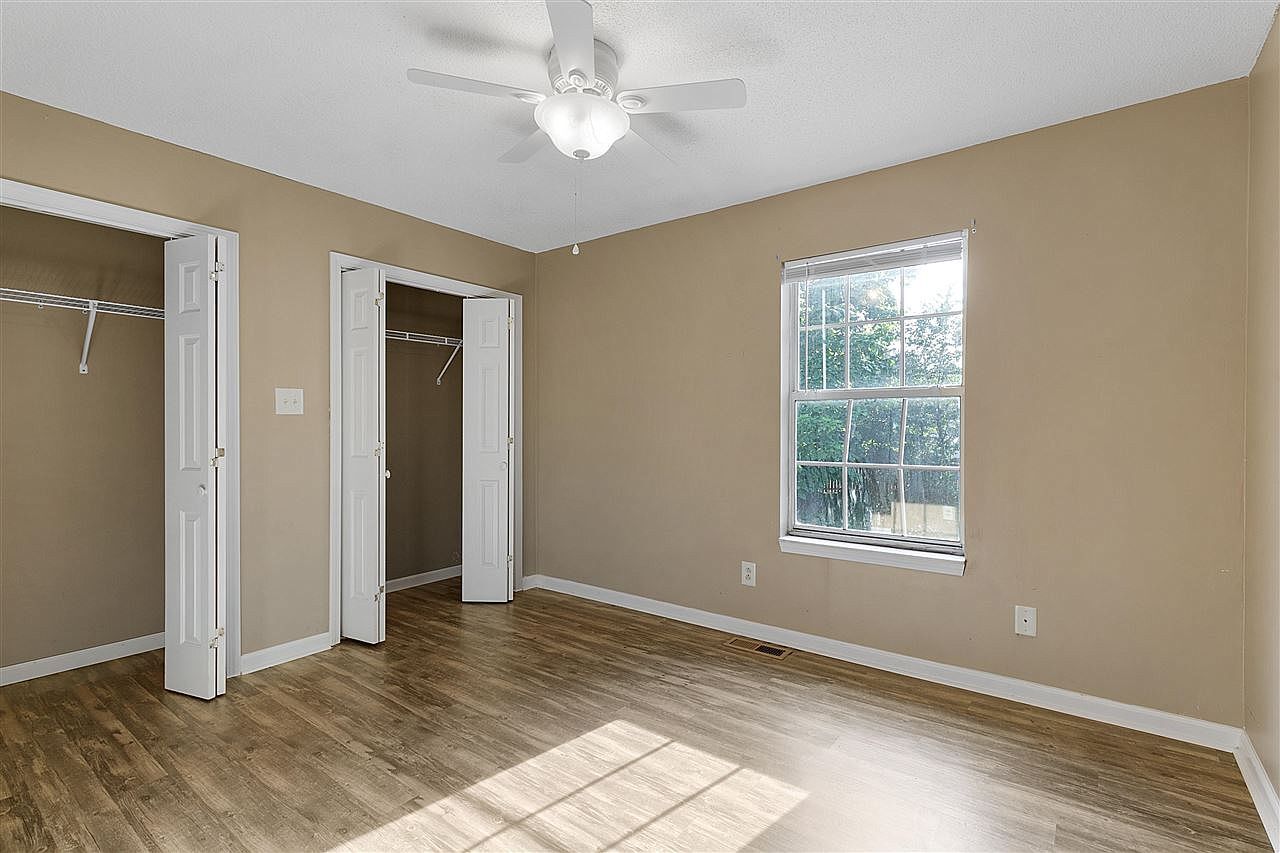 Building Photo - 725 Walker Rd