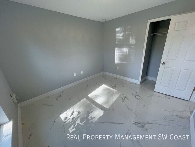 Building Photo - 5349 29th St SW