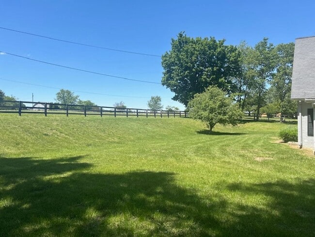 Building Photo - Country Living in Fayette County           20260515