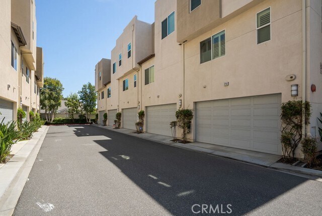 Building Photo - 5750 Acacia Ln