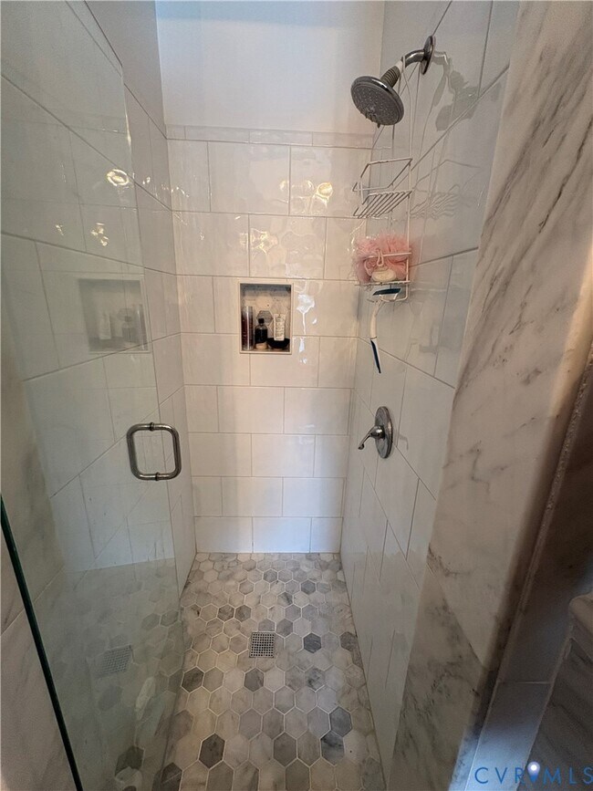 Building Photo - 2004 Hanover Ave