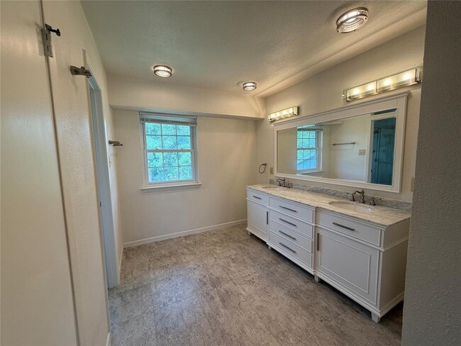 Building Photo - 11502 Tanglebriar Trail