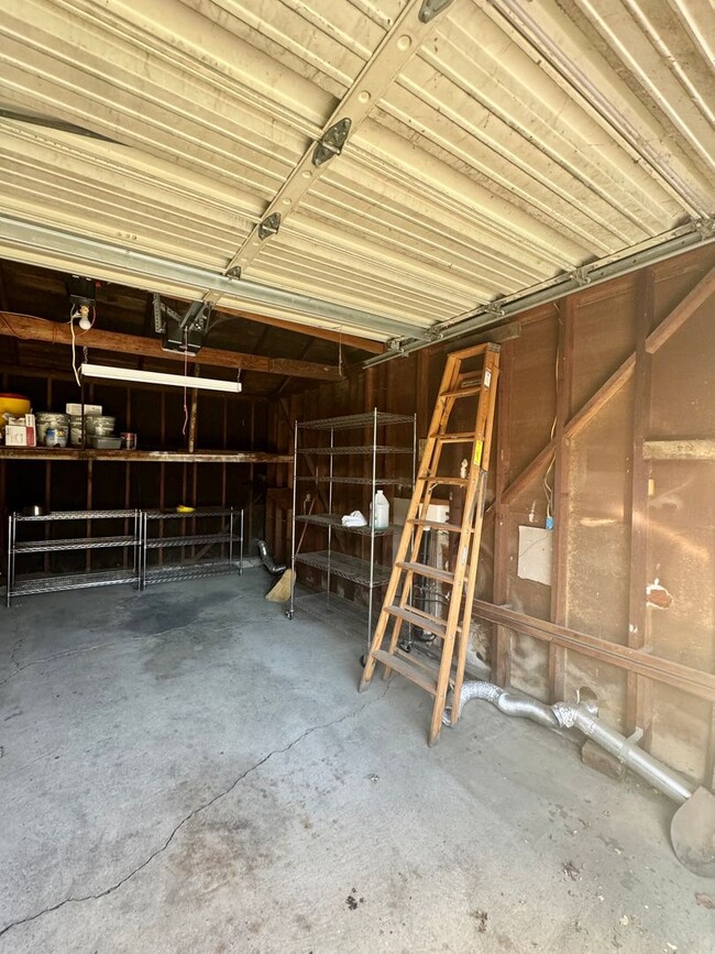 Building Photo - TENTATIVELY RENTED 2 Bedrooms 1 Bathroom C...