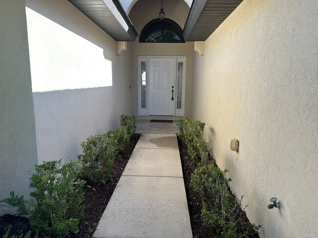 Building Photo - 4 Bedroom 3 Bath Single Family Home in The Groves of Baytree - Tavares Florida