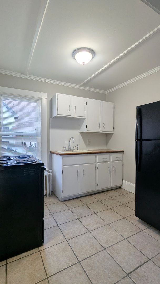 Building Photo - 2 Silver Pl