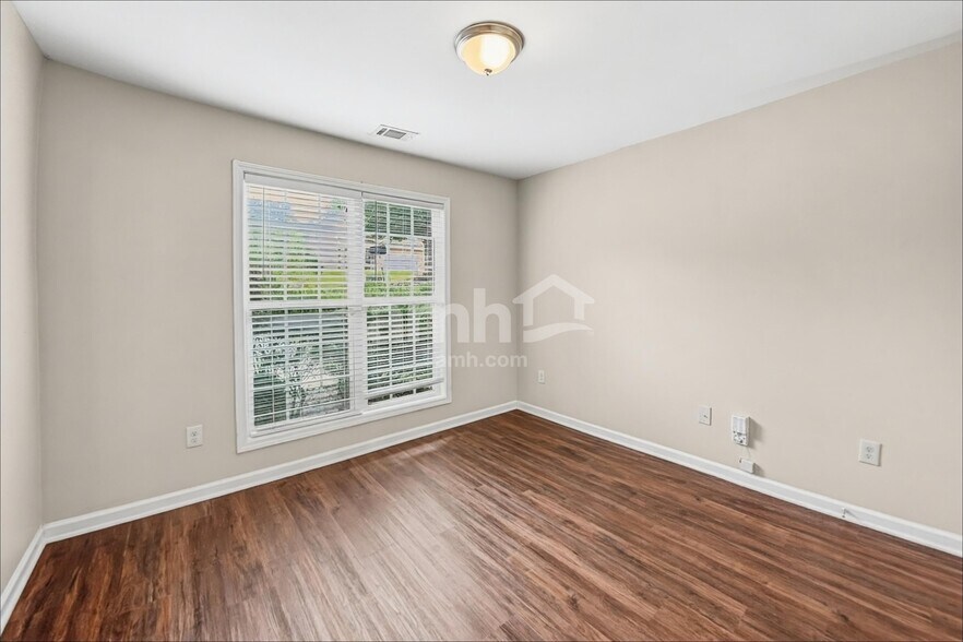 Building Photo - 3815 Hawk Tail Dr