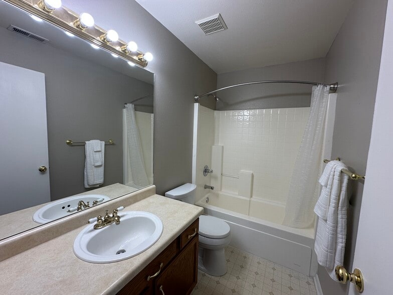 Building Photo - 862 Square Dance Ln