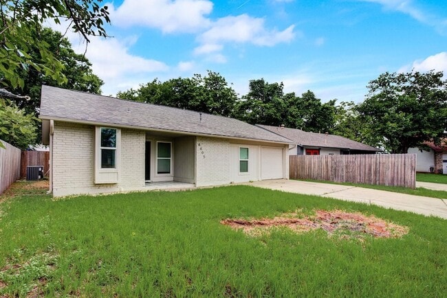 Building Photo - 4405 Button Bend Cir