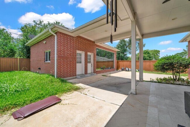 Building Photo - 4317 Willowbend Blvd