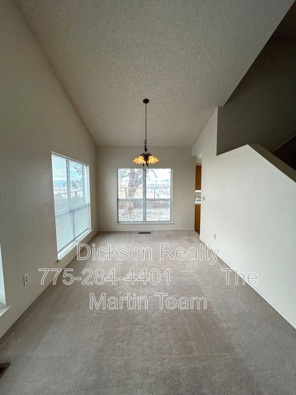 Building Photo - 956 Edgecliff Dr