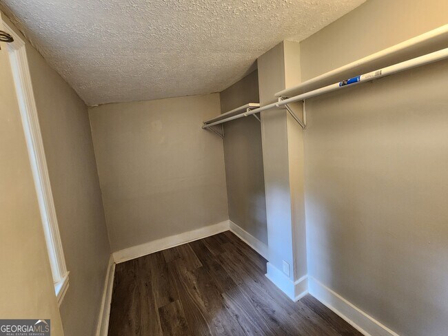 Building Photo - 4120 Fairview Dr