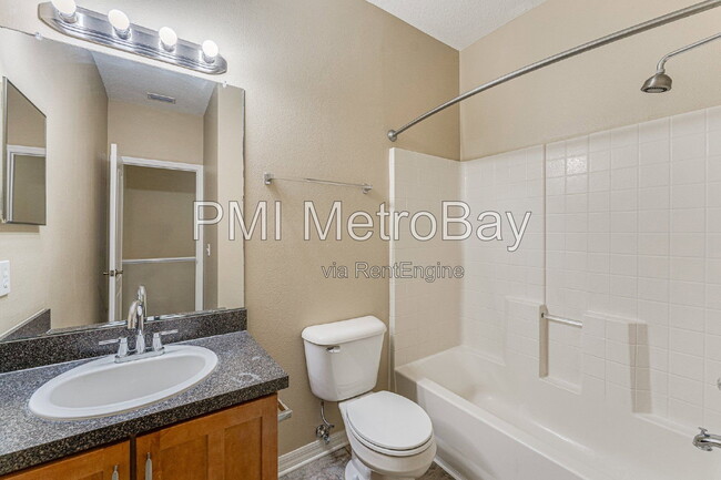 Building Photo - 15706 Fishhawk Falls Dr