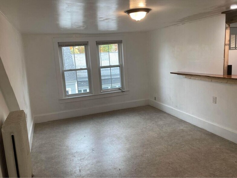 Building Photo - 64 Valley St